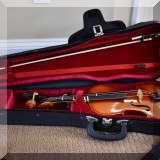M02. Violin with bow and case. 